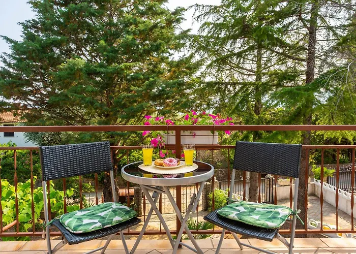 1 Bedroom In Apartment