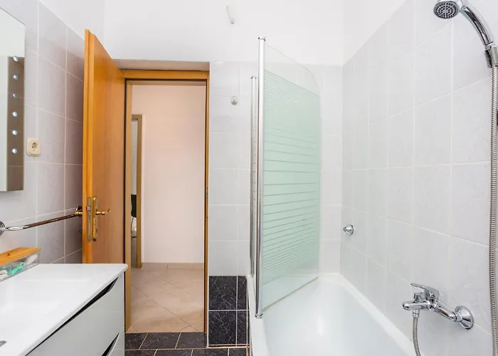 1 Bedroom In Apartment Pinezići