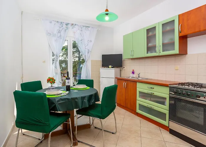 1 Bedroom In * Pinezići