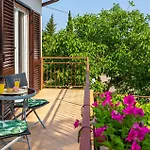 1 Bedroom Pet Friendly In