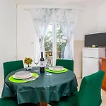 1 Bedroom Pet Friendly In