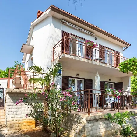 1 Bedroom In * Pinezići